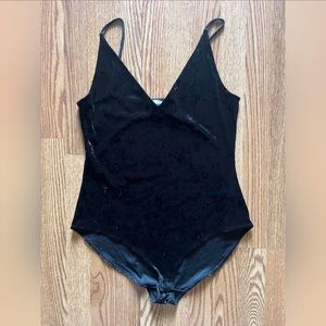 ✨H&M✨ black velvet bodysuit